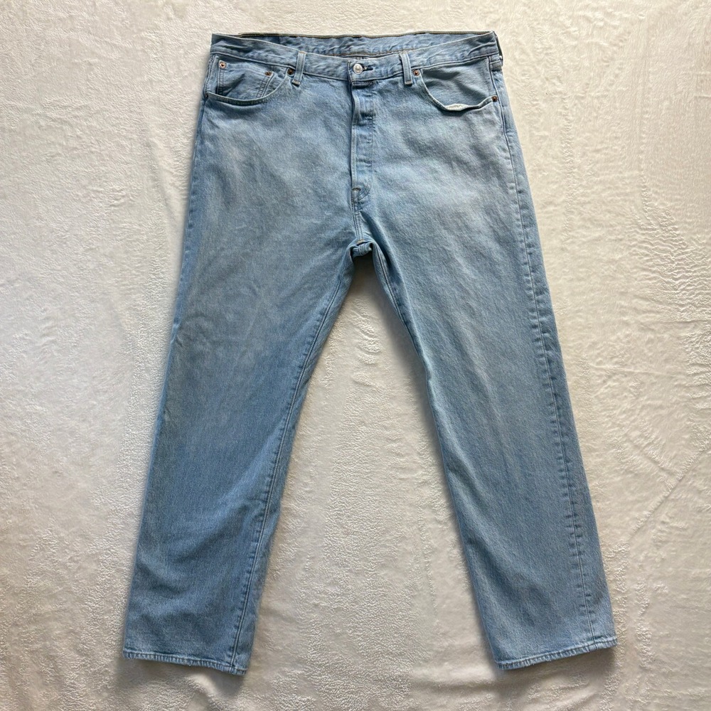 Levis Jeans Men Sz‎ 38 x 30 501 Light Wash Denim Button Fly Vintage Look